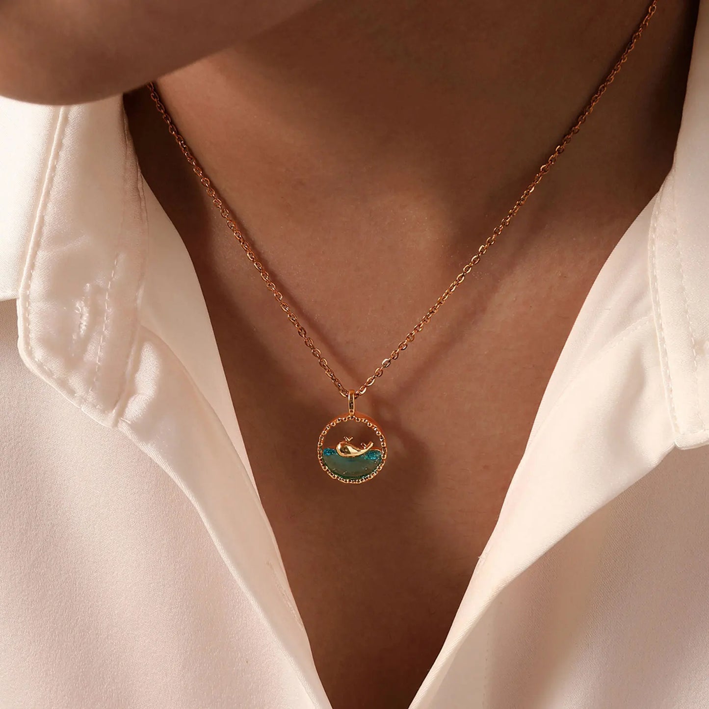 COLLAR BALLENA + CAJA REGALO