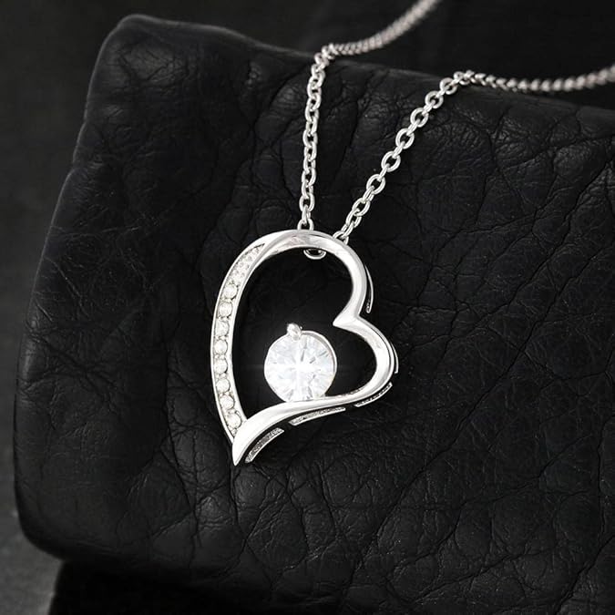 COLLAR CORAZON + CAJA REGALO