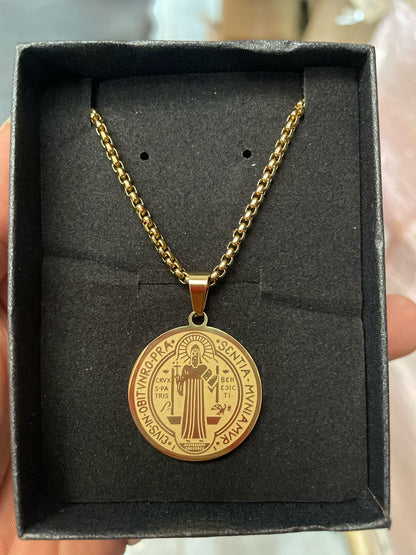 COLLAR SELLO SAN BENITO + CAJA REGALO